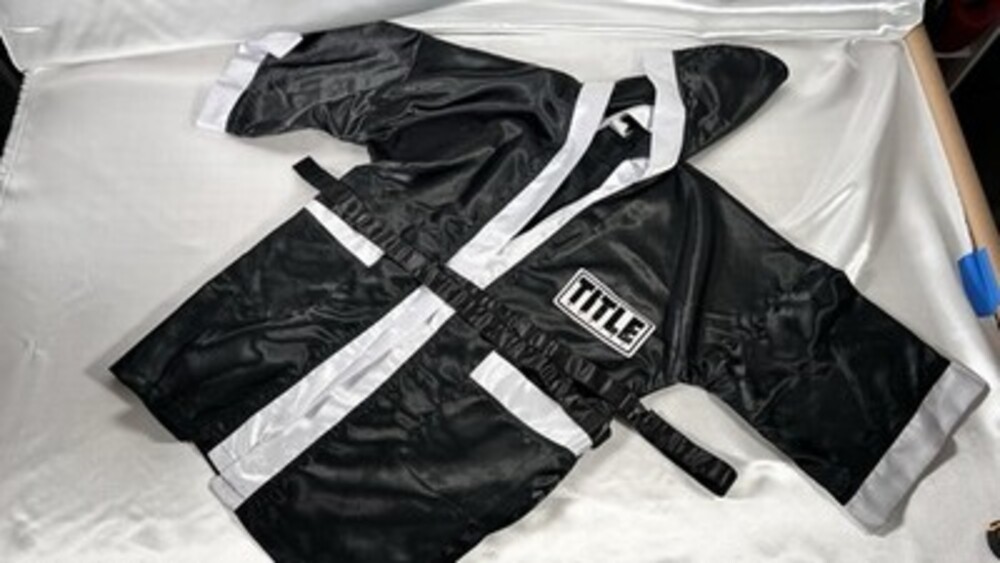 TITLE BOXING SHINY SATIN GLANZ  BLACK & WHITE ROBE HOODED SIZE S 3/4 LENGTH